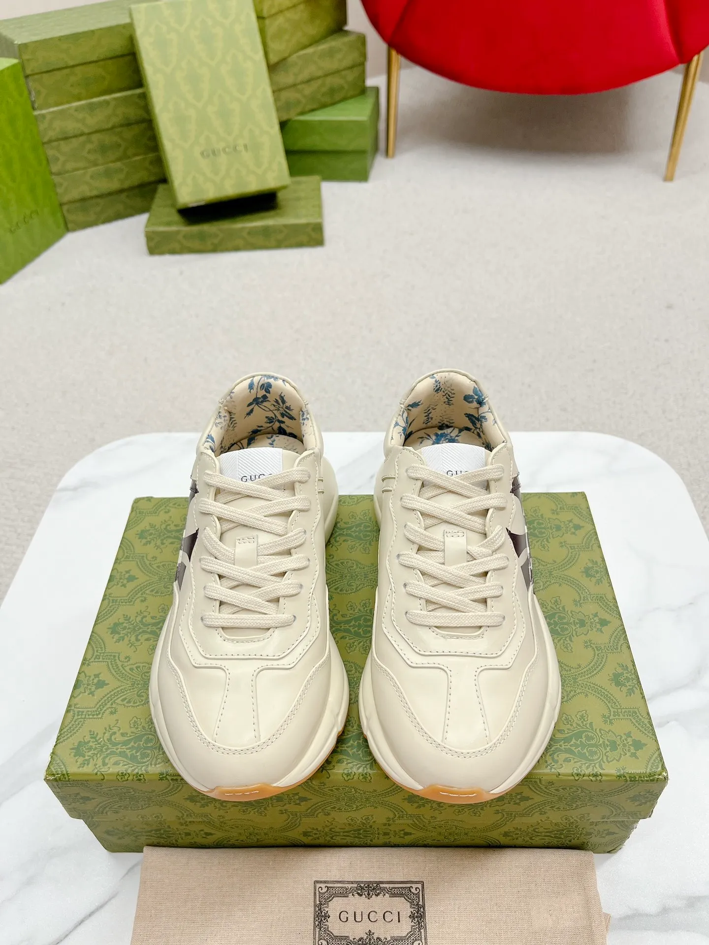 👟👟Ex-factory price 700👟👟 Men +10 Gucci’s top version of couple’s dad shoes series is new! 🖤 ⚠GG couple’s dad shoes have been very popular in recent years; new colors are updated constantly; new colors are updated, and our home and counters have new ones at the same time. This classic dad shoe is popular among celebrities and Internet celebrities. Anchors and others are sure to plant grass and call ❤ Classic fashion style, distressed leather surface, 5D drawing printing; mixed surface splicing colors, etc... Original customization (off-white eco-friendly cowhide, first layer of cowhide inside), original outsole... Shiny colorful drawings embellish the sides of the shoe body, old color rubbing, package production technology, 1:1 creation / only to make the best shoes. ⚠️ Comes with high-end full package at the counter. …………………………………………………… 👑❥∙Colour: Doraemon model/Mickey Mouse model/Lip model/Donald Duck model/Anchor model/Classic red and green striped logo model/NY letter model/Rainbow letter model/Red ebony cloth model/G letter pink cloth model/North Face joint model/Little Bear model/New blue color model/New orange color model 👑❥∙Size: Women’s model 35-40 Men's 39-44
